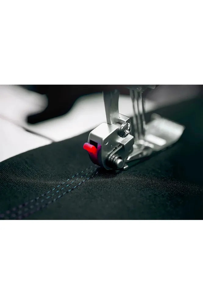 PFAFF® admire™ air 6000 Coverlock Machine PFAFF® admire™ air 6000 Coverlock Machine