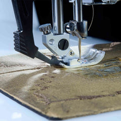 PFAFF® quilt expression™ 725 Sewing Machine PFAFF® quilt expression™ 725 Sewing Machine