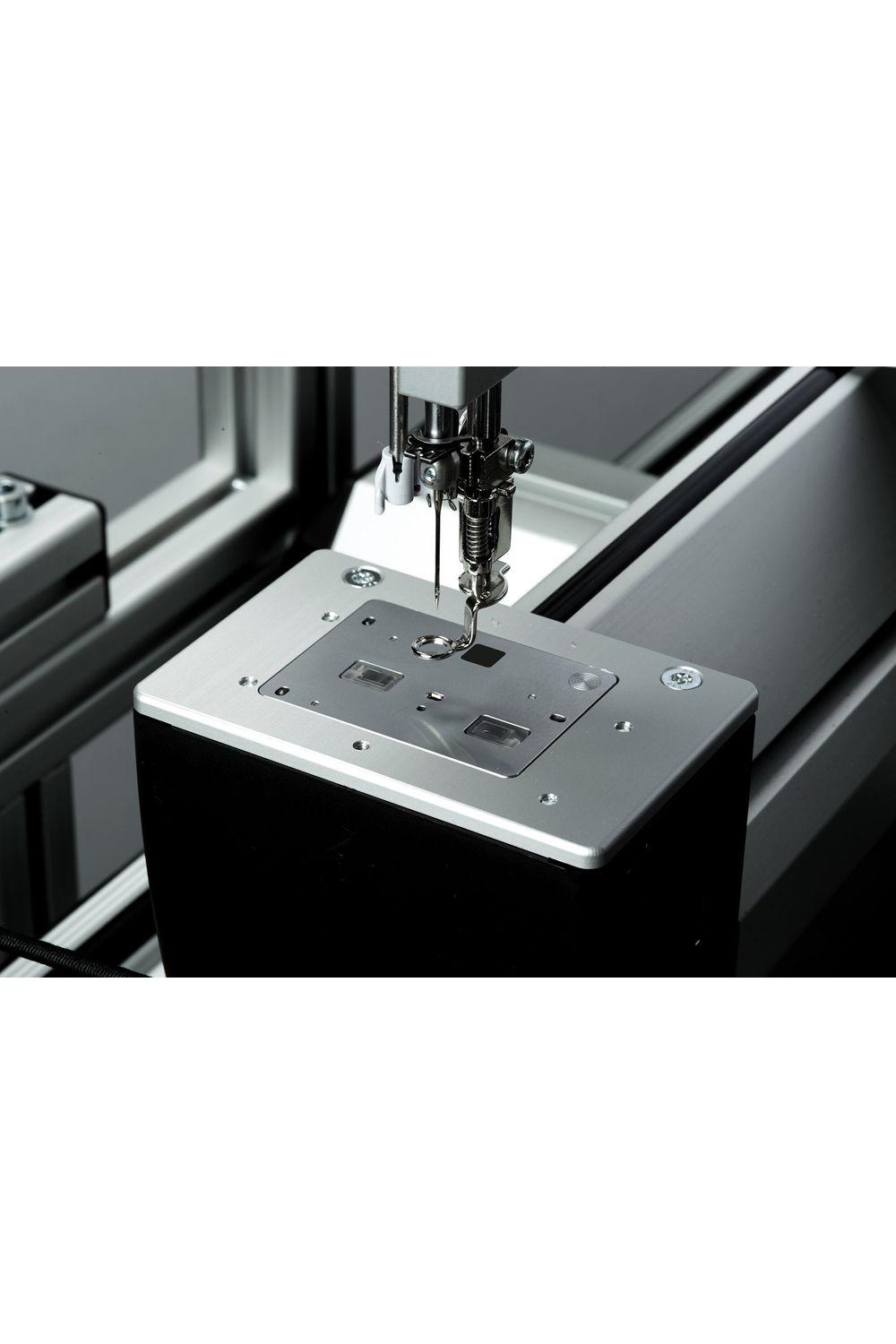 Bernina Q-Series: Q24, Longarm Quilting Machine Bernina Q-Series: Q24, Longarm Quilting Machine