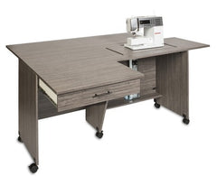 Sylvia Modèle 1600 Grande armoire modulaire pour machine à courtepointe et à coudre QuiltMate Sylvia Modèle 1600 Grande armoire modulaire pour machine à courtepointe et à coudre QuiltMate