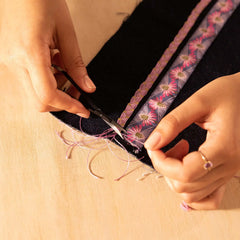 PFAFF® 4.5in/11.4cm Easy Snip - Scissors PFAFF® 4.5in/11.4cm Easy Snip - Scissors