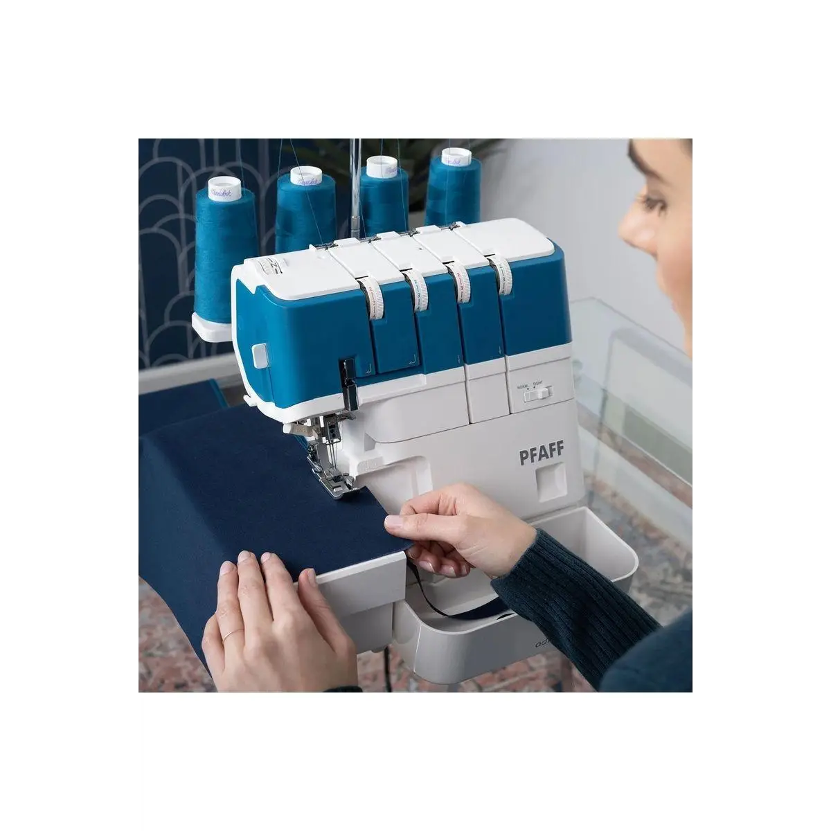 PFAFF® admire air 5000 Overlock Machine PFAFF® admire air 5000 Overlock Machine