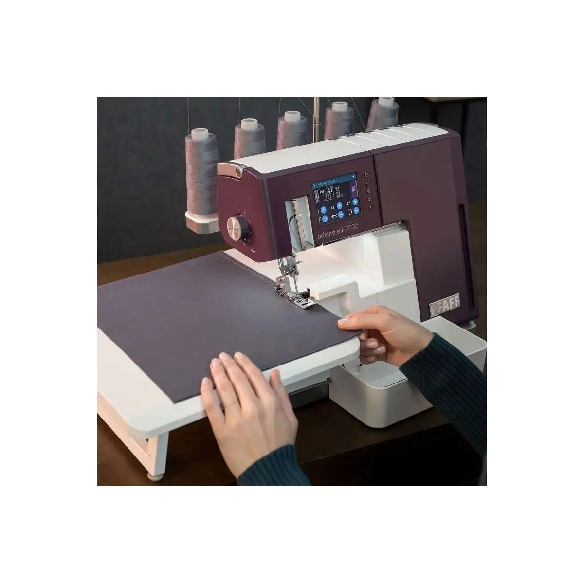 PFAFF® admire air 7000 Coverlock Machine PFAFF® admire air 7000 Coverlock Machine