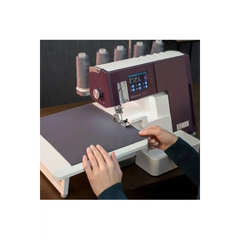 PFAFF® admire air 7000 Coverlock Machine PFAFF® admire air 7000 Coverlock Machine
