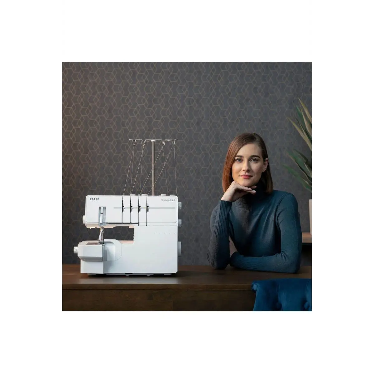 PFAFF® hobbylock 2.5 Overlock Machine PFAFF® hobbylock 2.5 Overlock Machine