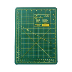 SEW EASY Green Cutting Mat - 9 x 12 22.9 x 30.5cm SEW EASY Green Cutting Mat - 9 x 12 22.9 x 30.5cm