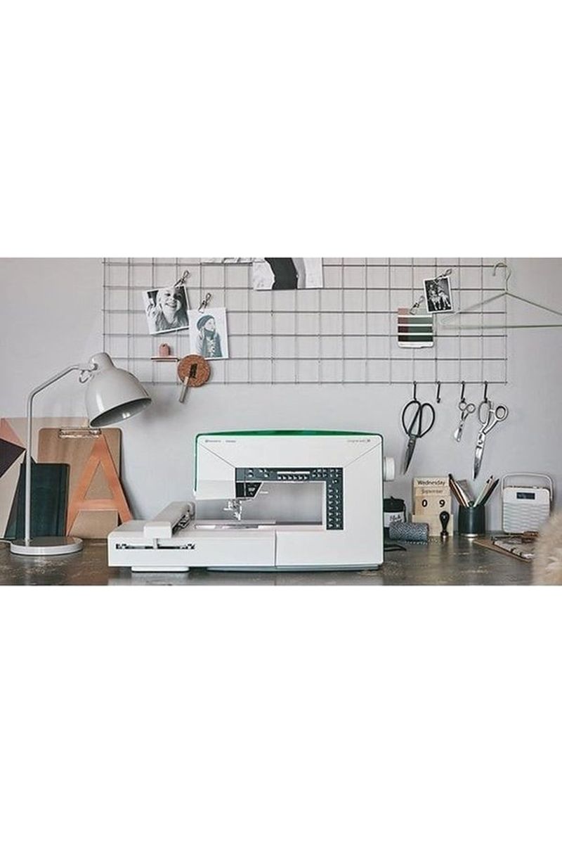 HUSQVARNA VIKING DESIGNER JADE 35 - OPEN BOX MODEL HUSQVARNA VIKING DESIGNER JADE 35 - OPEN BOX MODEL