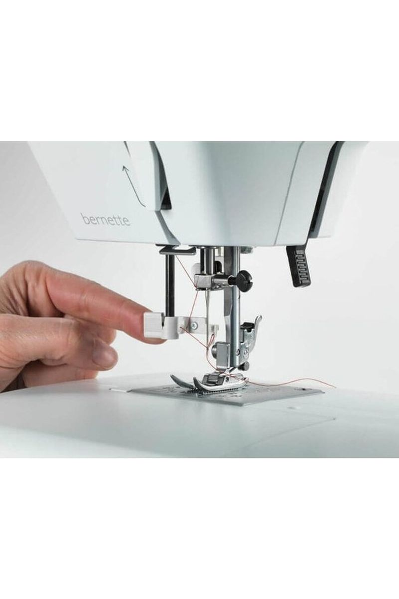 Bernette b 33 Mechanical Sewing Machine