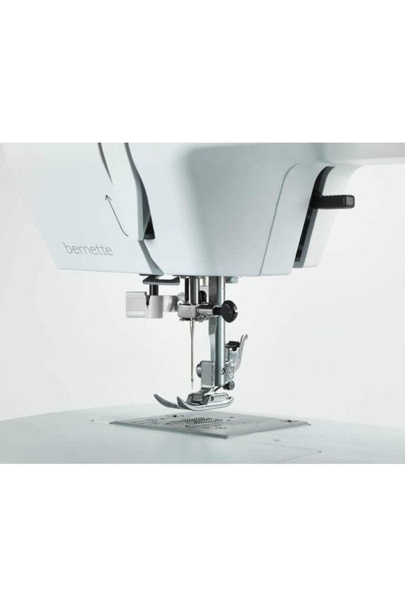 Bernette b 33 Mechanical Sewing Machine