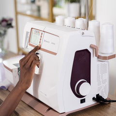 HUSQVARNA® VIKING® AMBER™ Air S | 600 Coverlock Machine
