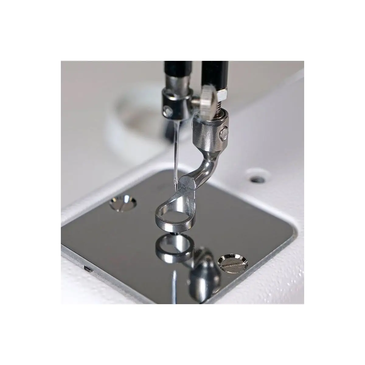 HQ Moxie XL Long-Arm Quilting Machine