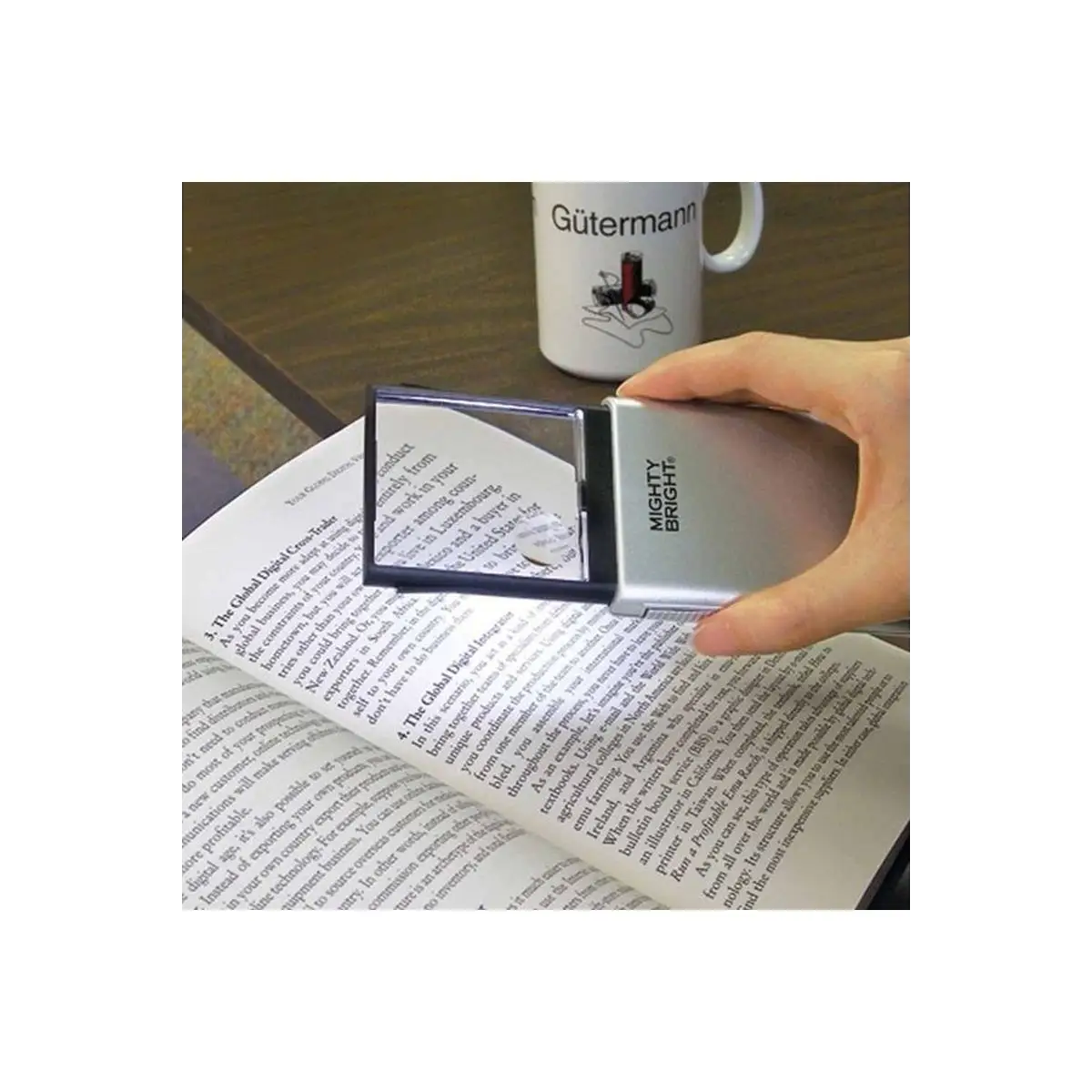 UNIQUE Pop-Up Magnifier with LED Light